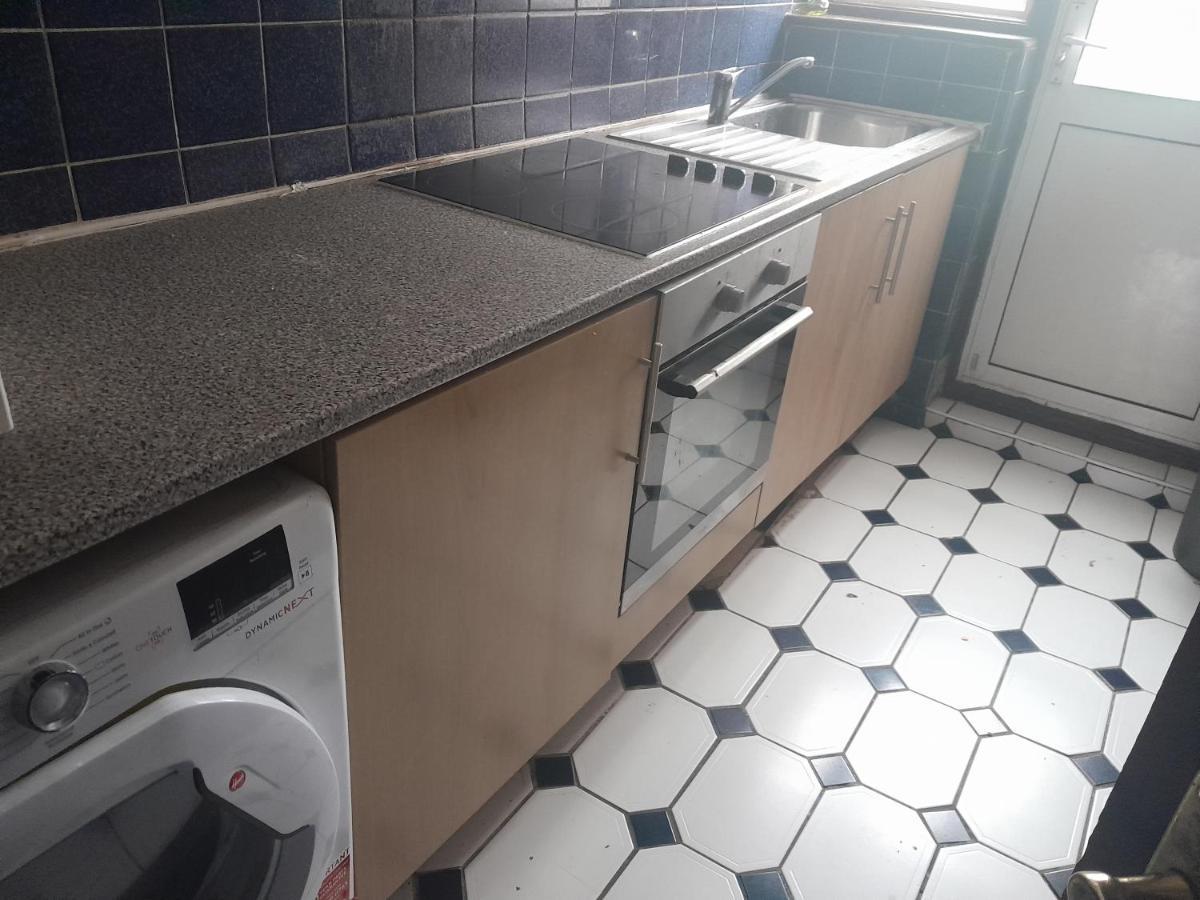 Апартаменты Lovely 1-Bed Studio In Лондон Экстерьер фото