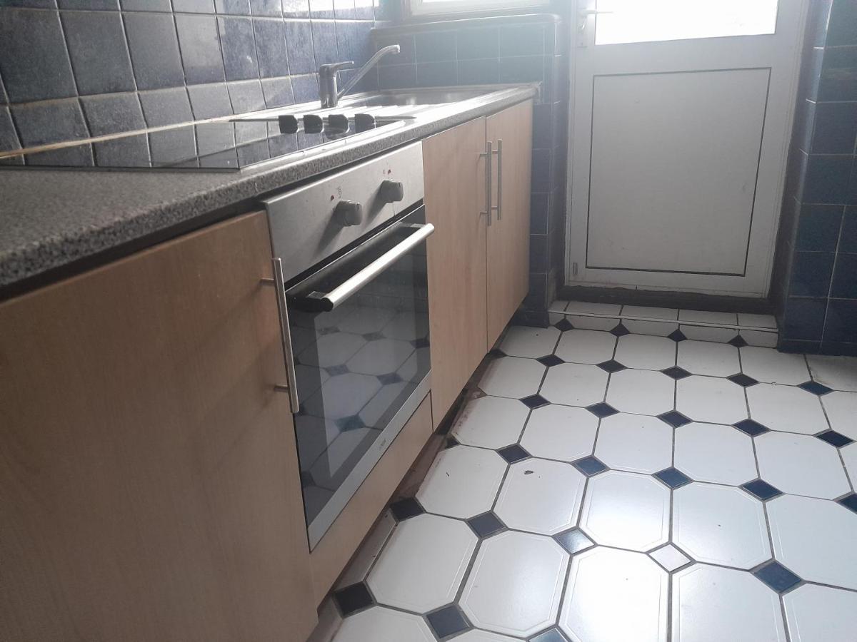 Апартаменты Lovely 1-Bed Studio In Лондон Экстерьер фото