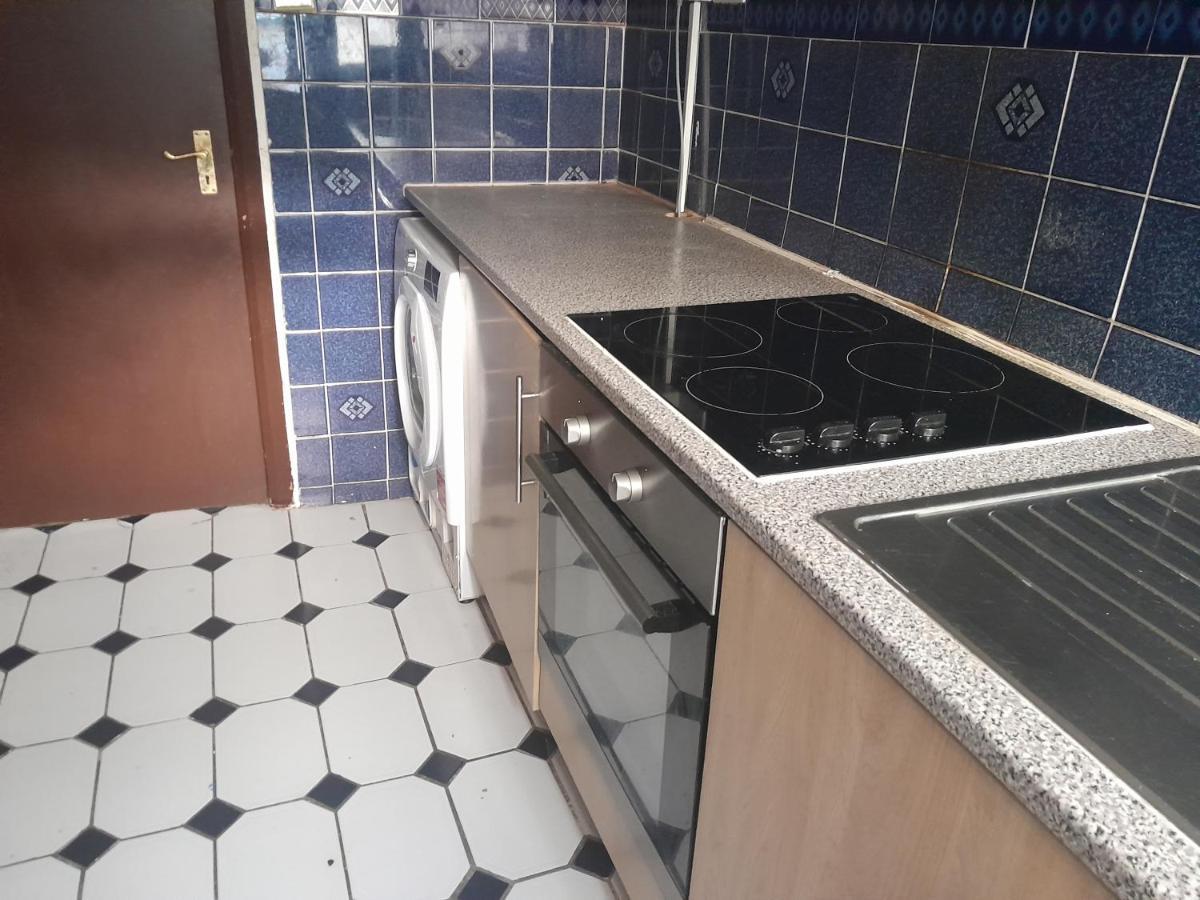 Апартаменты Lovely 1-Bed Studio In Лондон Экстерьер фото